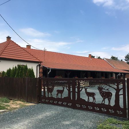 Vadaszhaz Hotel Egyhazasradoc Zewnętrze zdjęcie