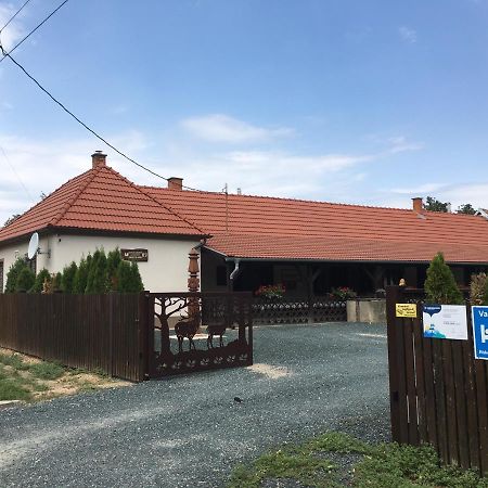 Vadaszhaz Hotel Egyhazasradoc Zewnętrze zdjęcie