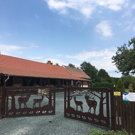 Vadaszhaz Hotel Egyhazasradoc Zewnętrze zdjęcie