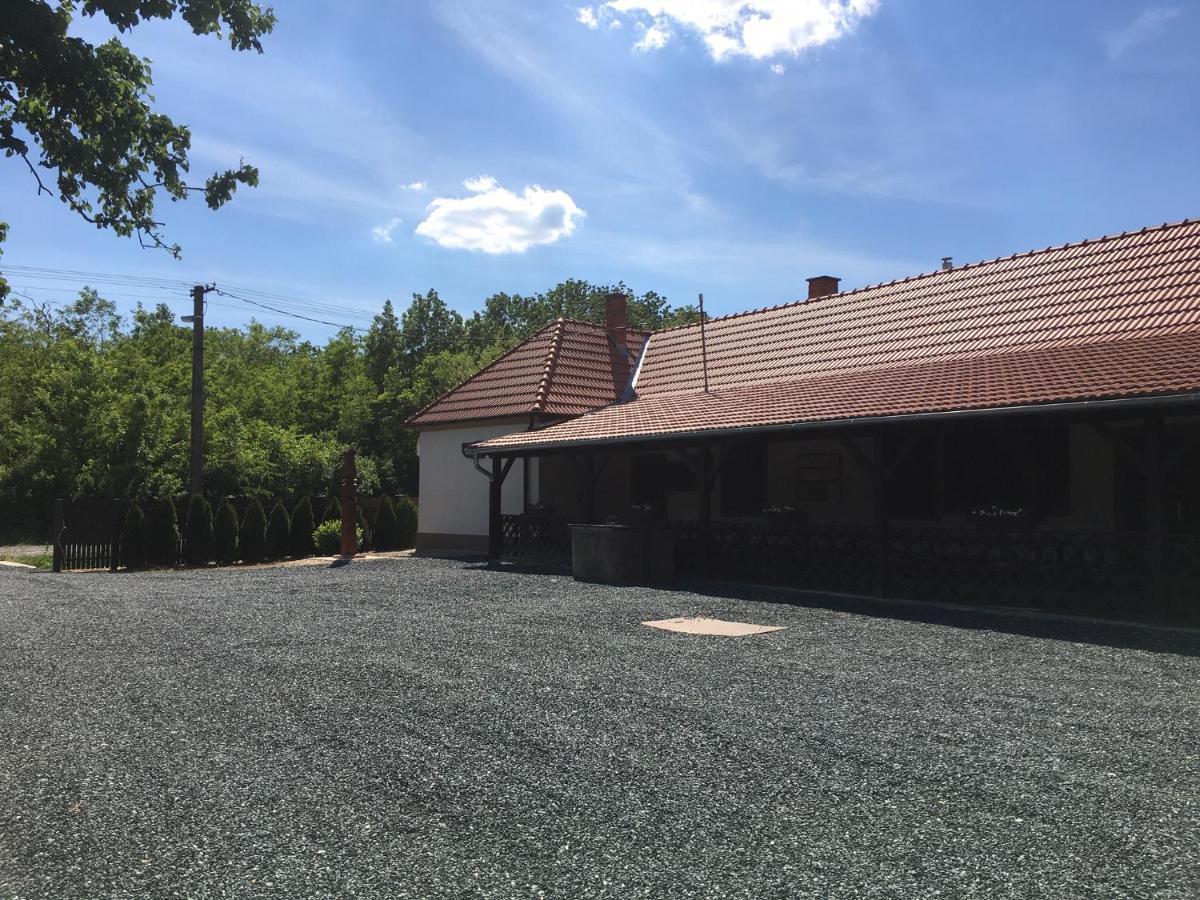 Vadaszhaz Hotel Egyhazasradoc Zewnętrze zdjęcie
