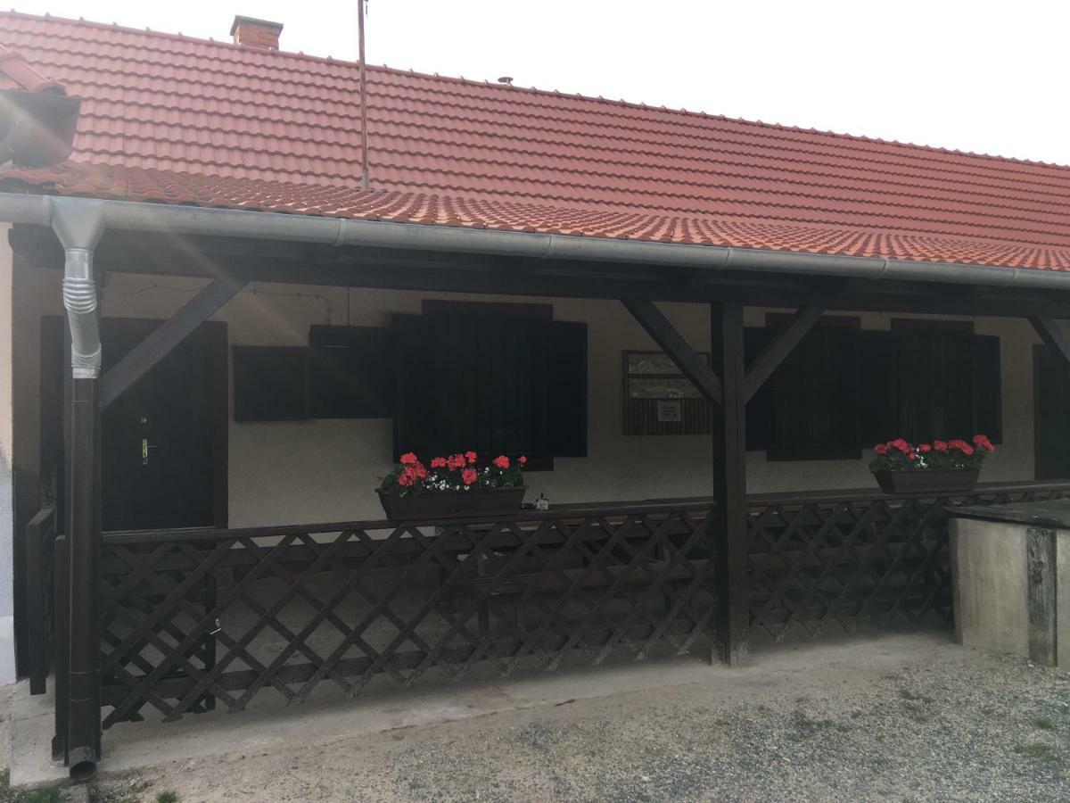 Vadaszhaz Hotel Egyhazasradoc Zewnętrze zdjęcie